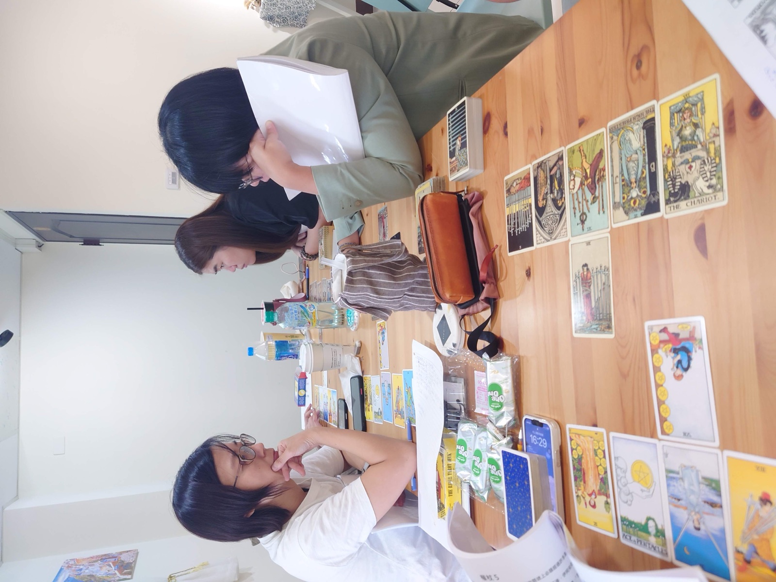 學員進行牌陣練習